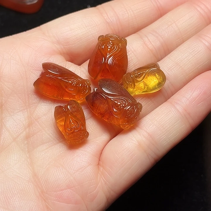 琥珀未镶嵌珠宝奇石一批