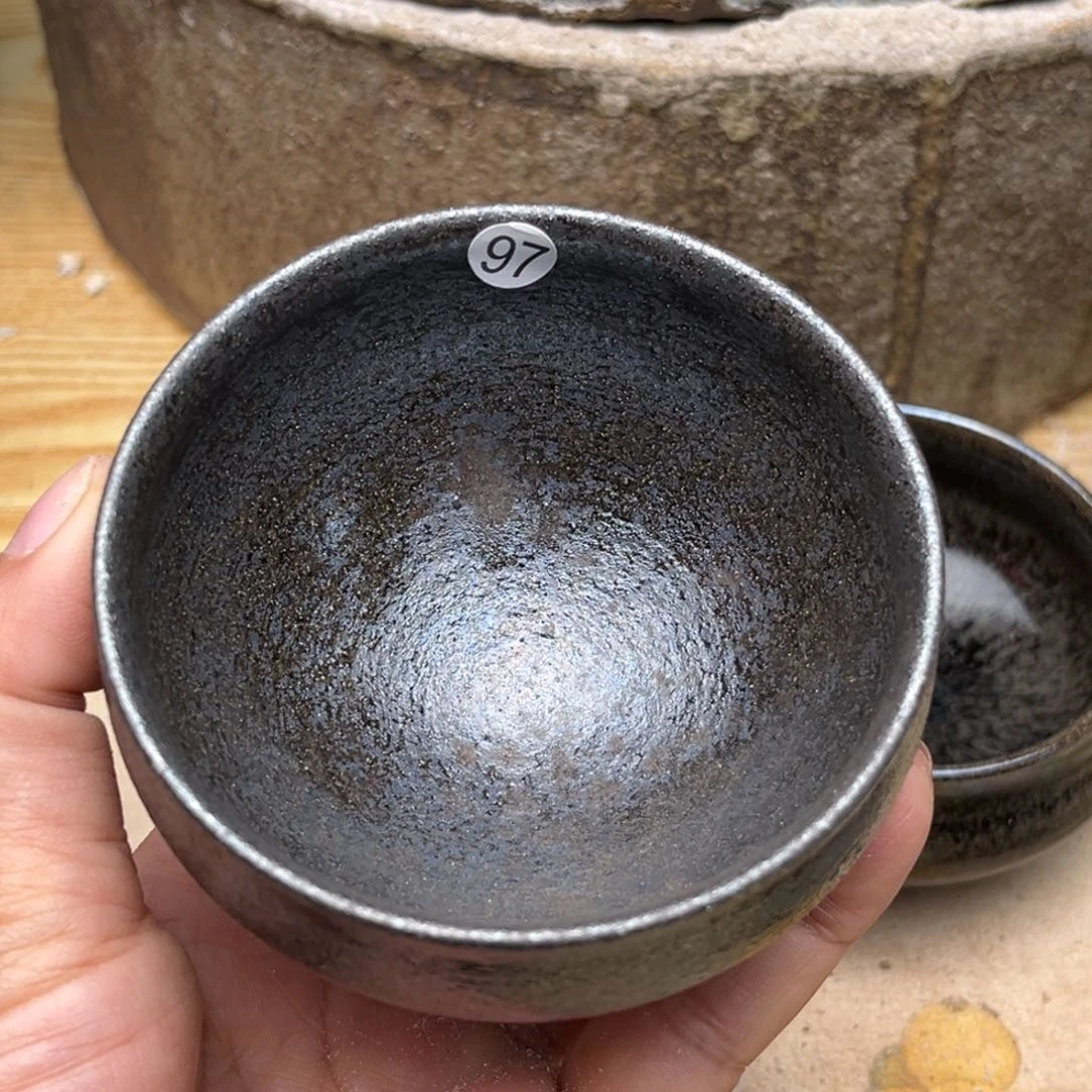 茶盏义兴龙窑坚持真柴烧落灰烧