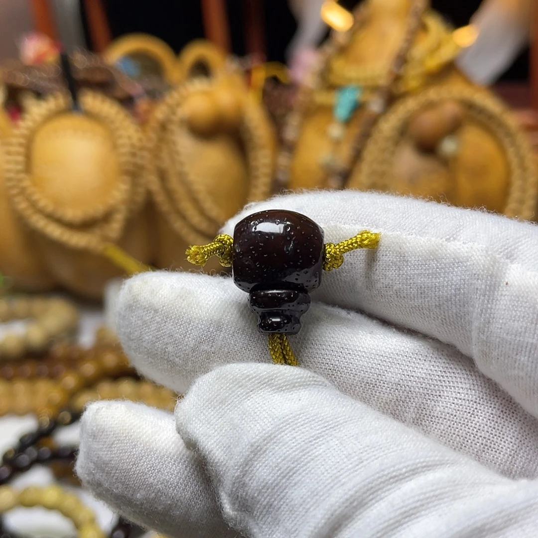 手串星月菩提精工雕刻奶嘴三通红宝石玉化料