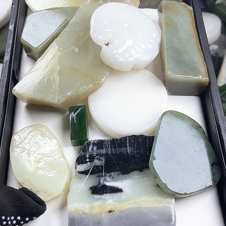 和田玉（糖玉）和田玉边角料9K金镶嵌雪*