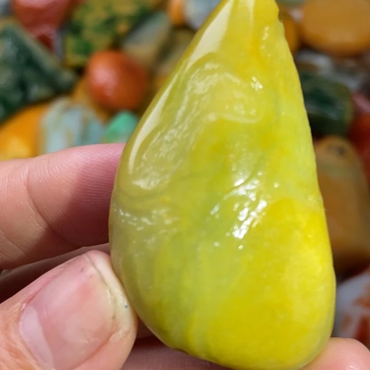 翡翠未镶嵌颈饰缅甸