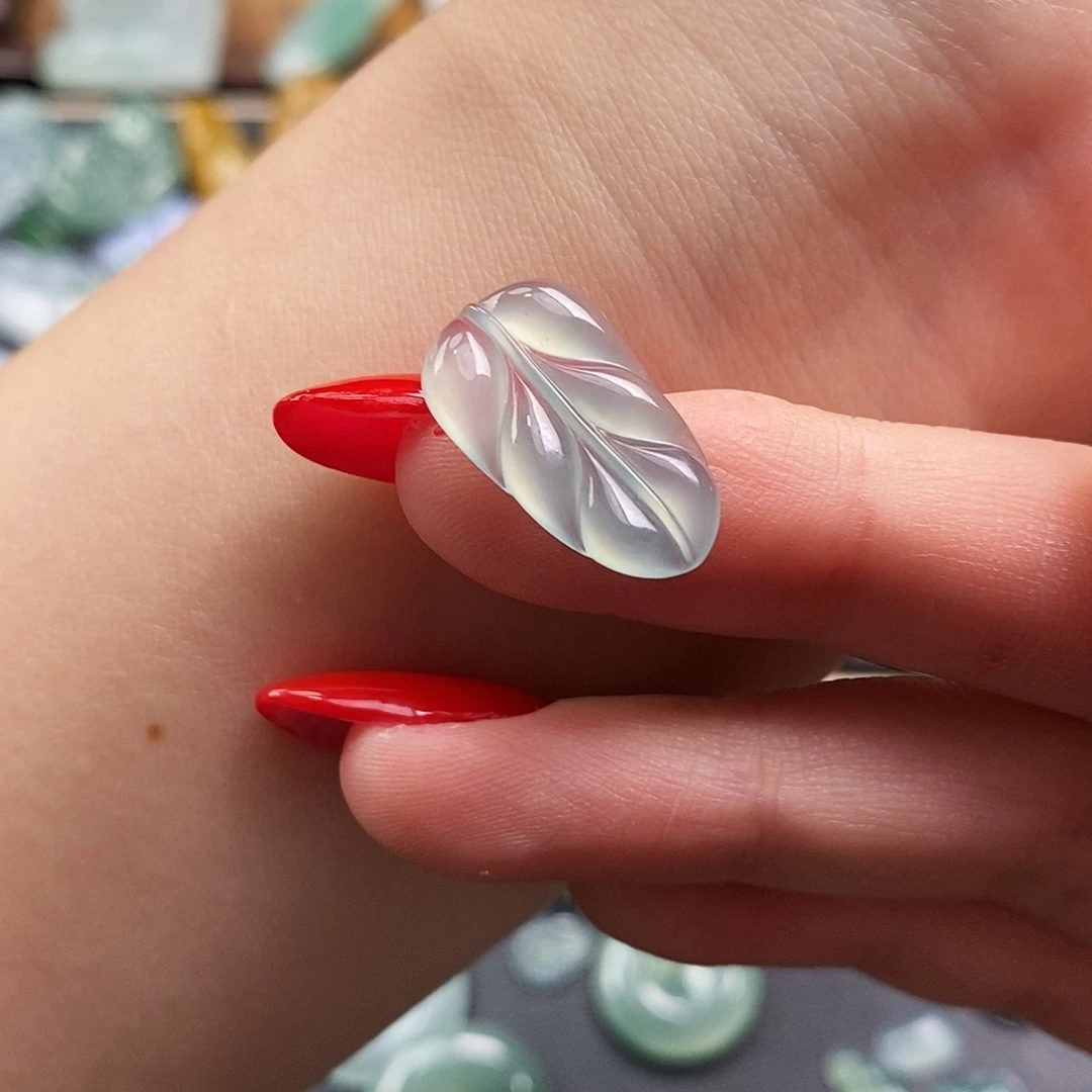 翡翠未镶嵌颈饰叶子