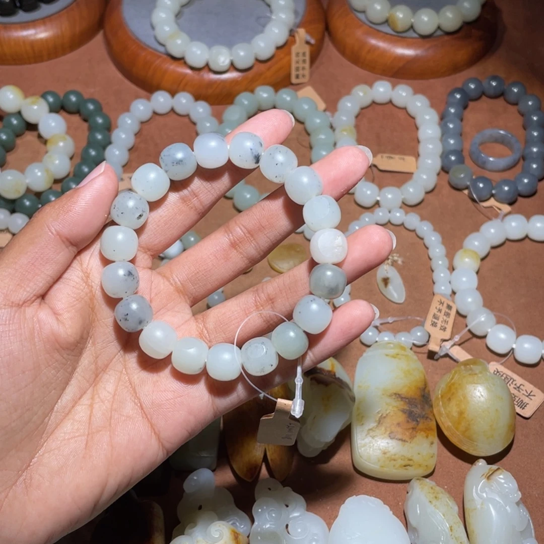 D***儿和田玉未镶嵌手串