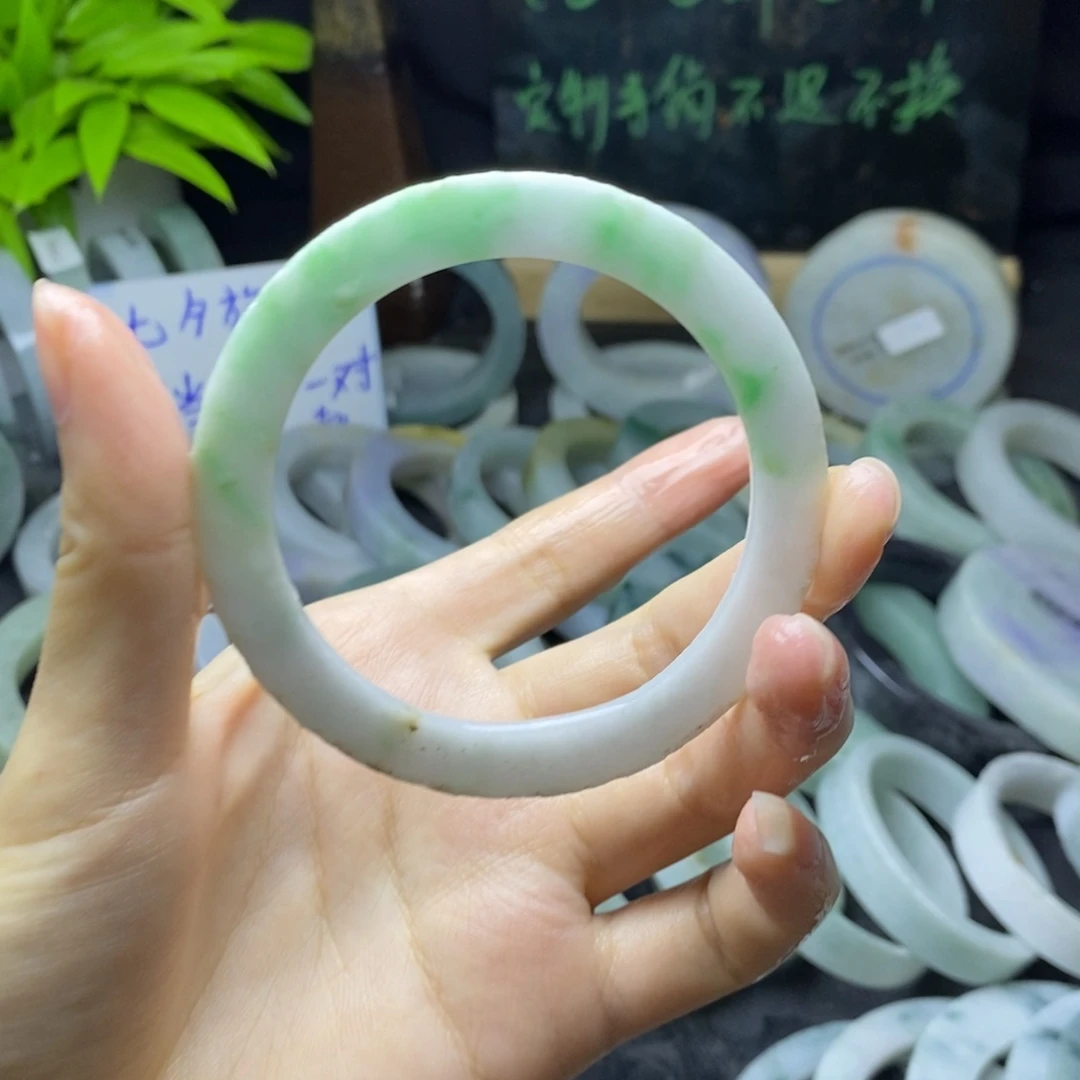 布****未镶嵌手镯定制翡翠