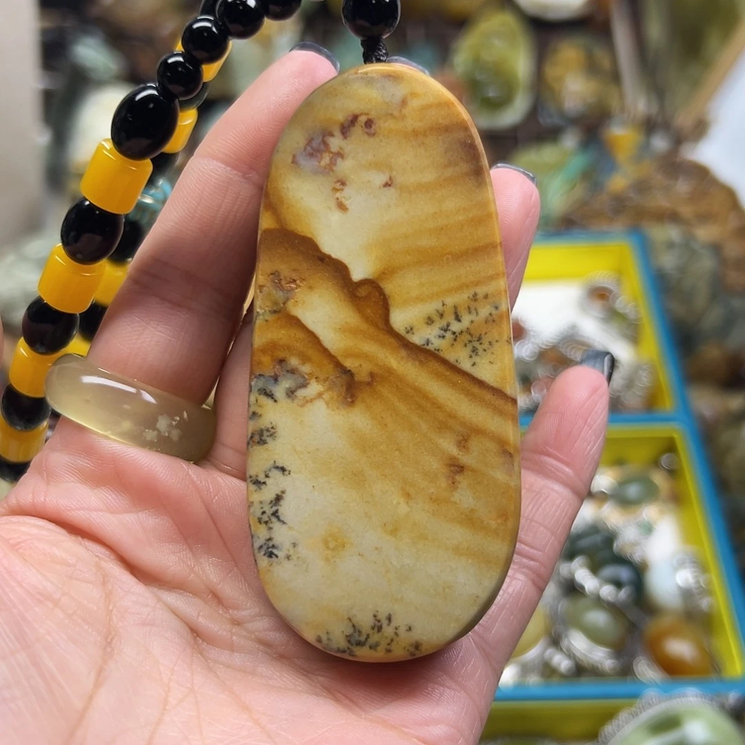 乐***扬未镶嵌岫玉颈饰花玉手玩