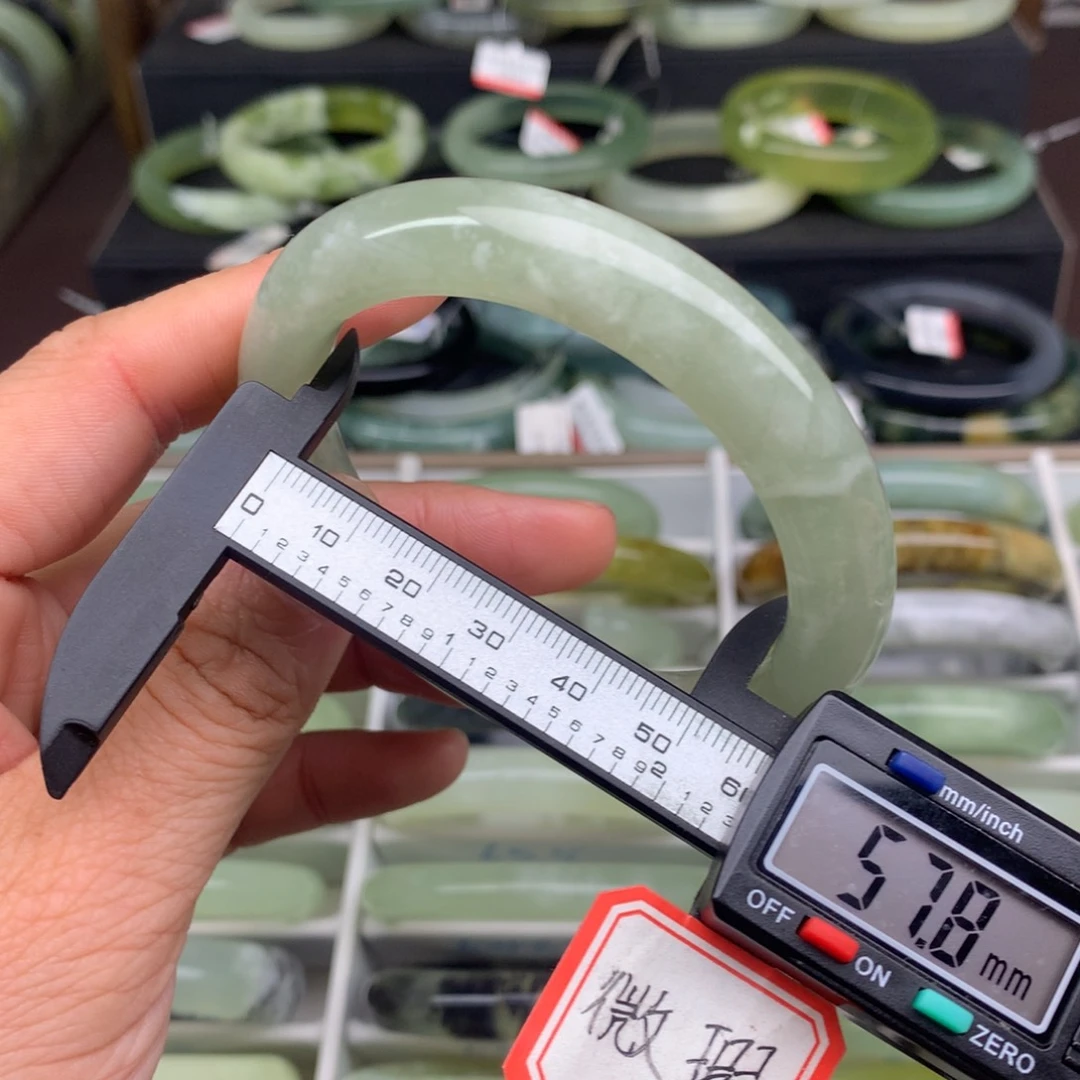 蛇纹石玉未镶嵌手镯672