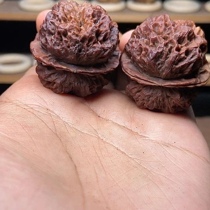 文玩核桃吊坠舍利子