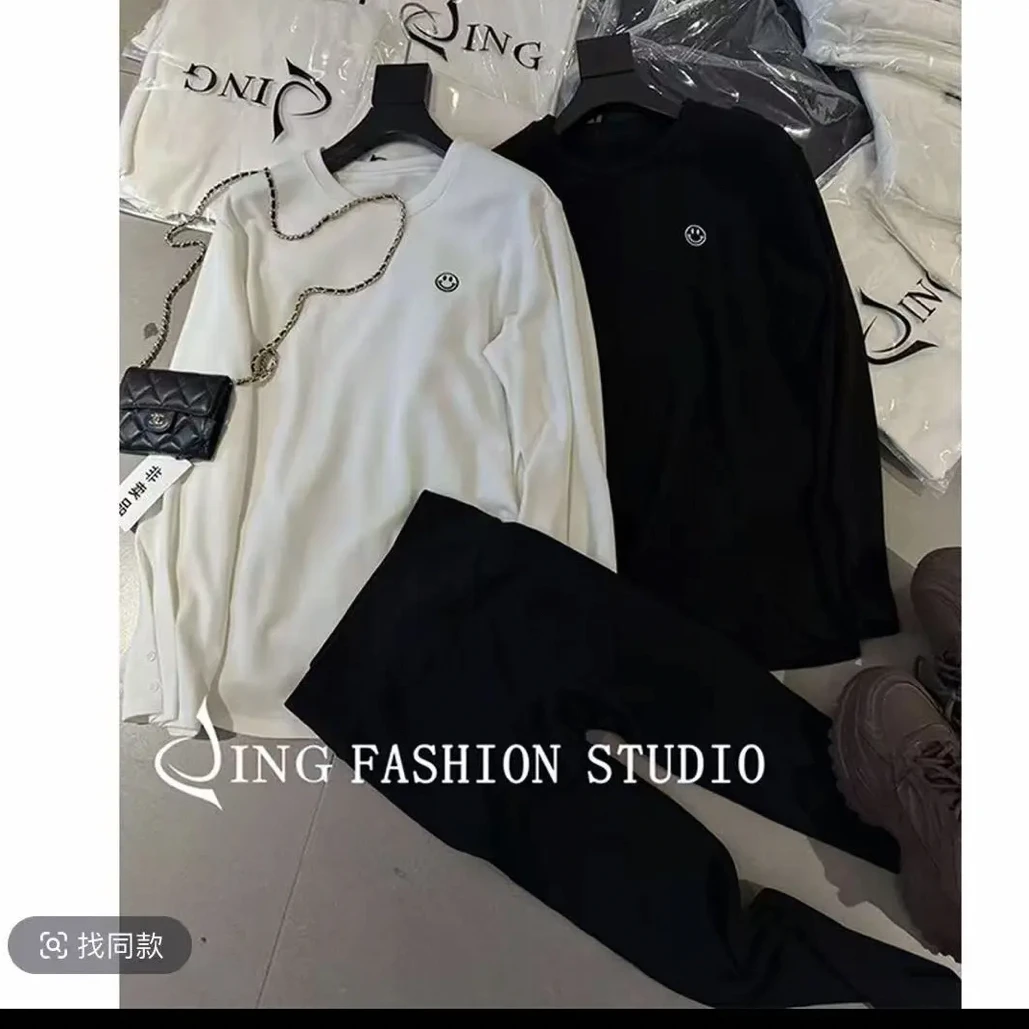 《好心情打底》新款99390磨毛笑脸圆领长袖T恤女装宽松百搭设计款