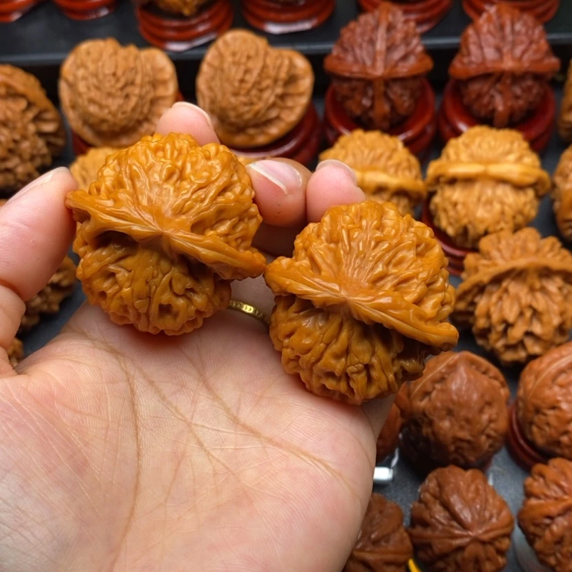 【闪购商品】文玩核桃把件41天地