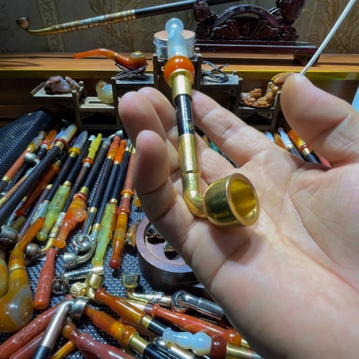 周***r传统工艺制作烟袋锅中