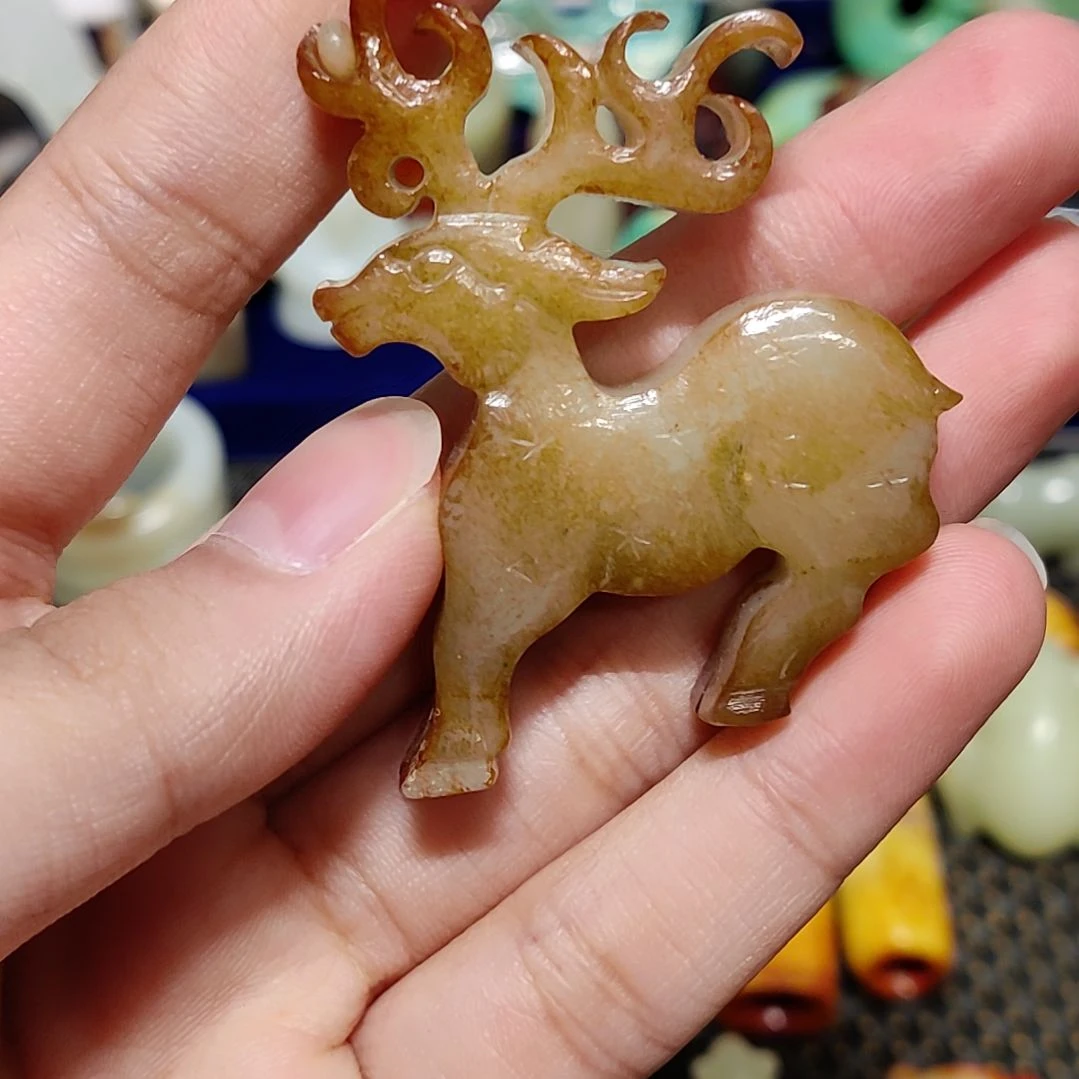透闪石质玉未镶嵌颈饰