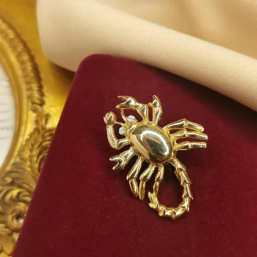 金色小天蝎胸针[2501202-057]