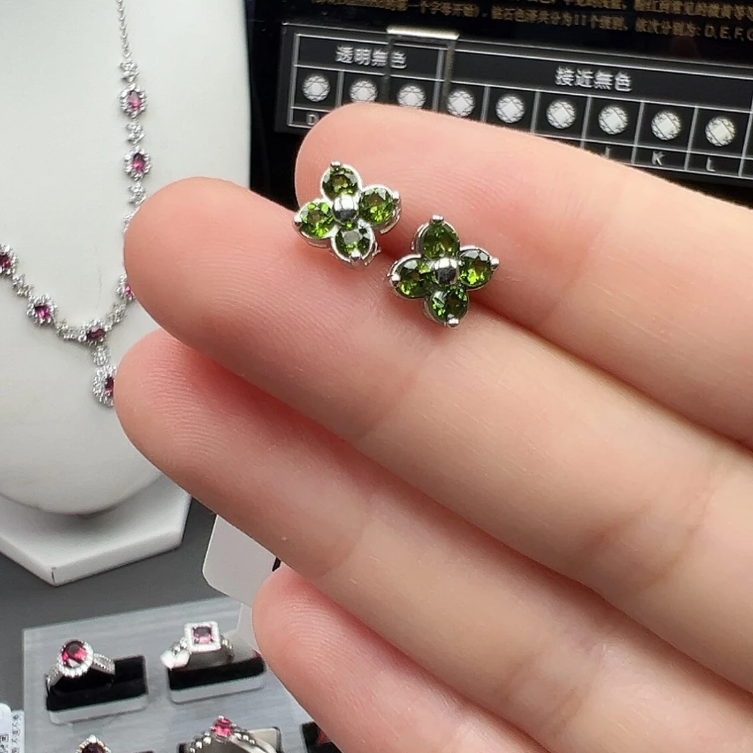 透辉石耳钉银S925镶嵌