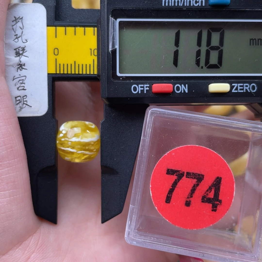 未镶嵌蜜蜡珠宝奇石薯**、微瑕