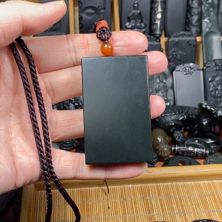 任***）和田玉（青玉）未镶嵌颈饰