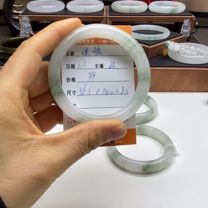 遗***~石英质玉未镶嵌手镯