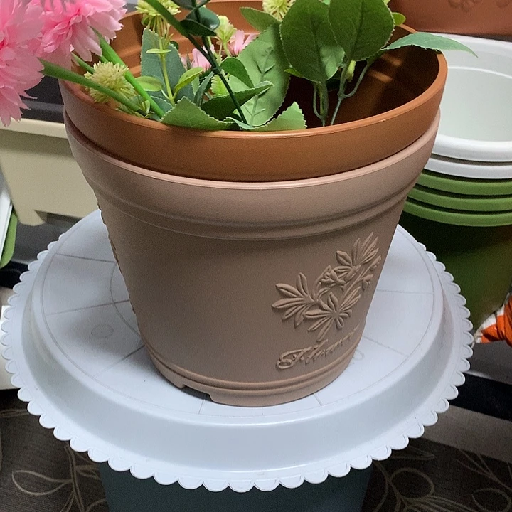 3个中号粉色浮雕无托伊特