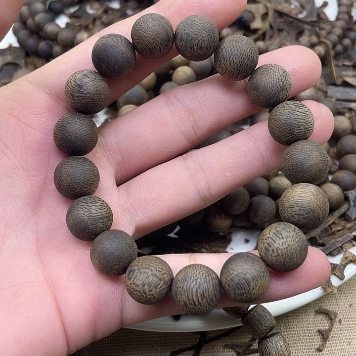 沉香碎屑沉香海南乌身圆叶