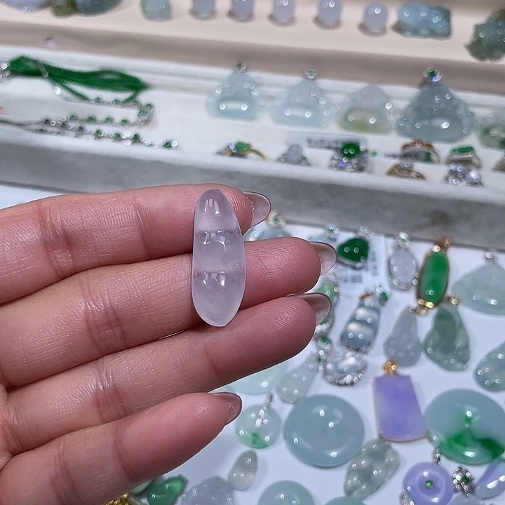 翡翠未镶嵌颈饰豆子