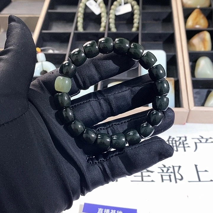 和田玉未镶嵌颈饰揍**顿