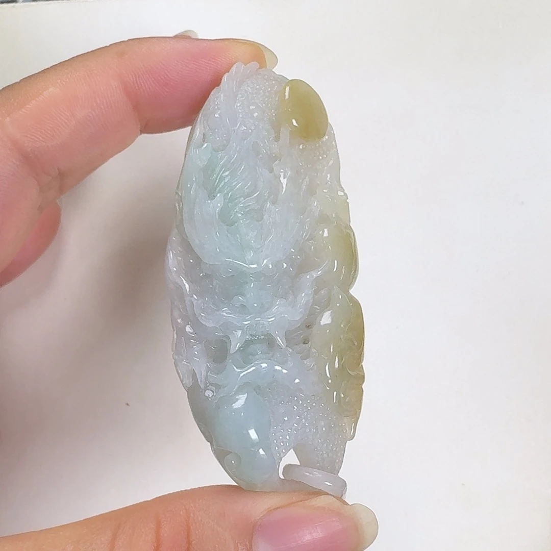翡翠未镶嵌颈饰龙牌