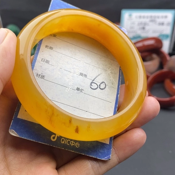 未镶嵌手镯石英质玉