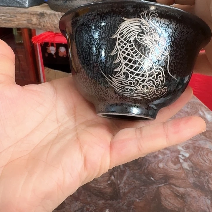 主人杯一个，瓷。品茗瓷