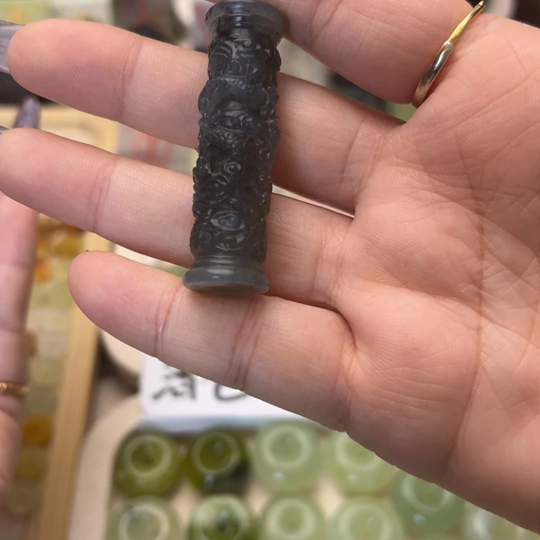 蛇纹石玉颈饰合金