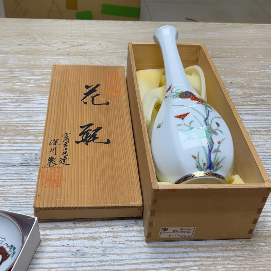 瓷片毎*?密密麻麻地排列着一个