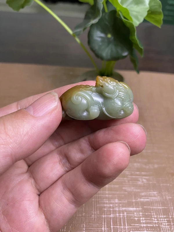 新疆和田玉俏色招财貔貅挂件吊坠男女款