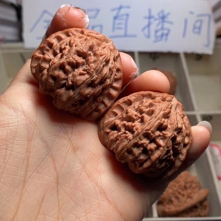 文玩核桃吊坠旧*三角白