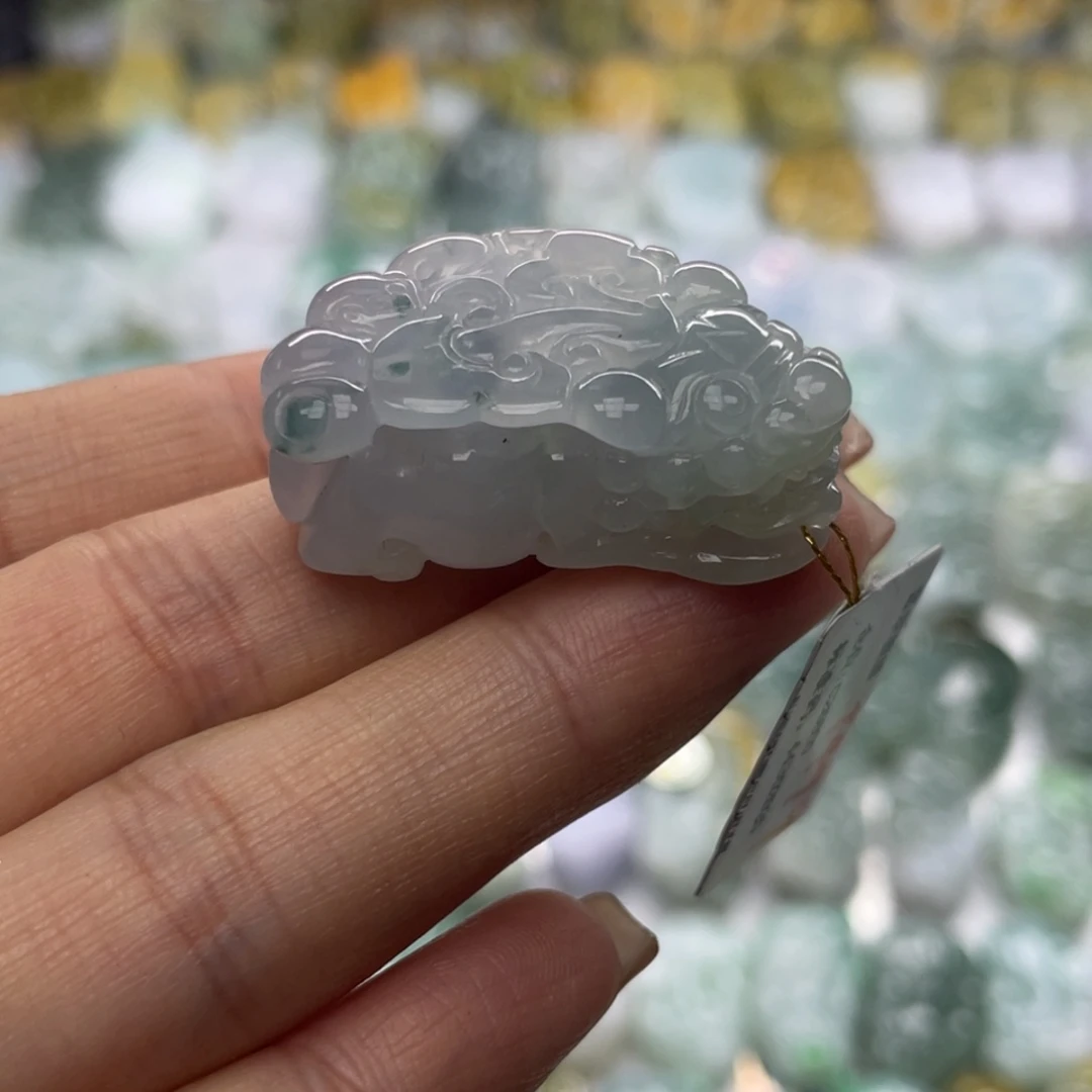 翡翠未镶嵌颈饰貔貅