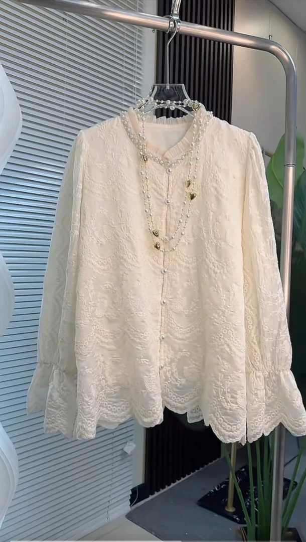 芃2435春季新款时尚减龄大码女立领钉珠长袖重工镂空刺绣蕾丝衬衫