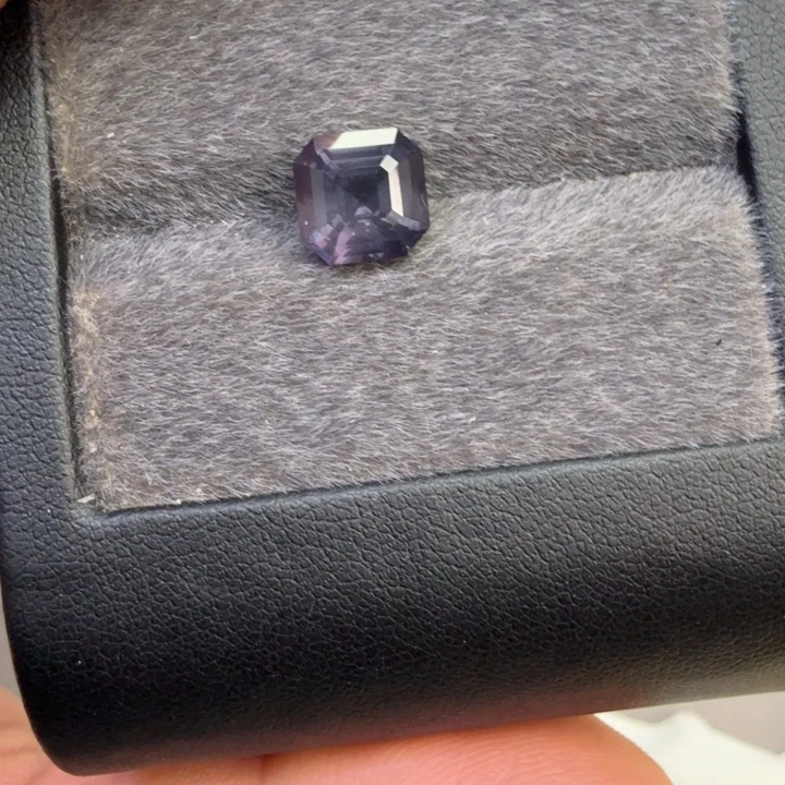 尖晶石裸石3克拉奶黑尖晶