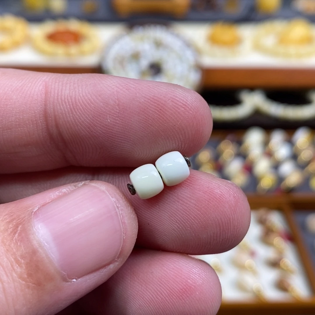 蜜蜡未镶嵌裸石配饰尺寸5.7