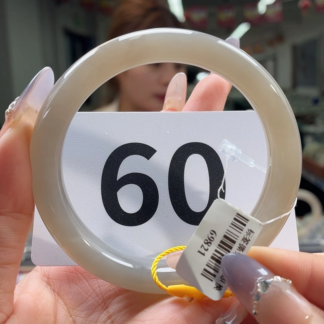 和田玉手镯未镶嵌纹