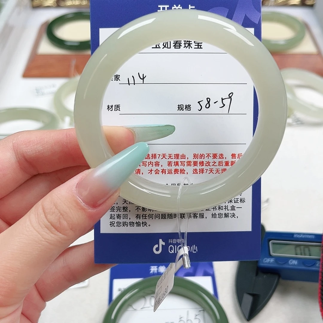 和田玉手镯未镶嵌啊*