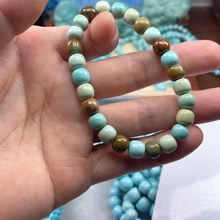 绿松石颈饰未镶嵌