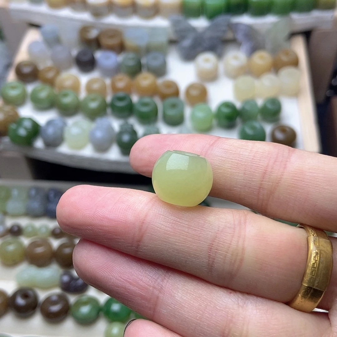 知***知和田玉未镶嵌颈饰买断不退换