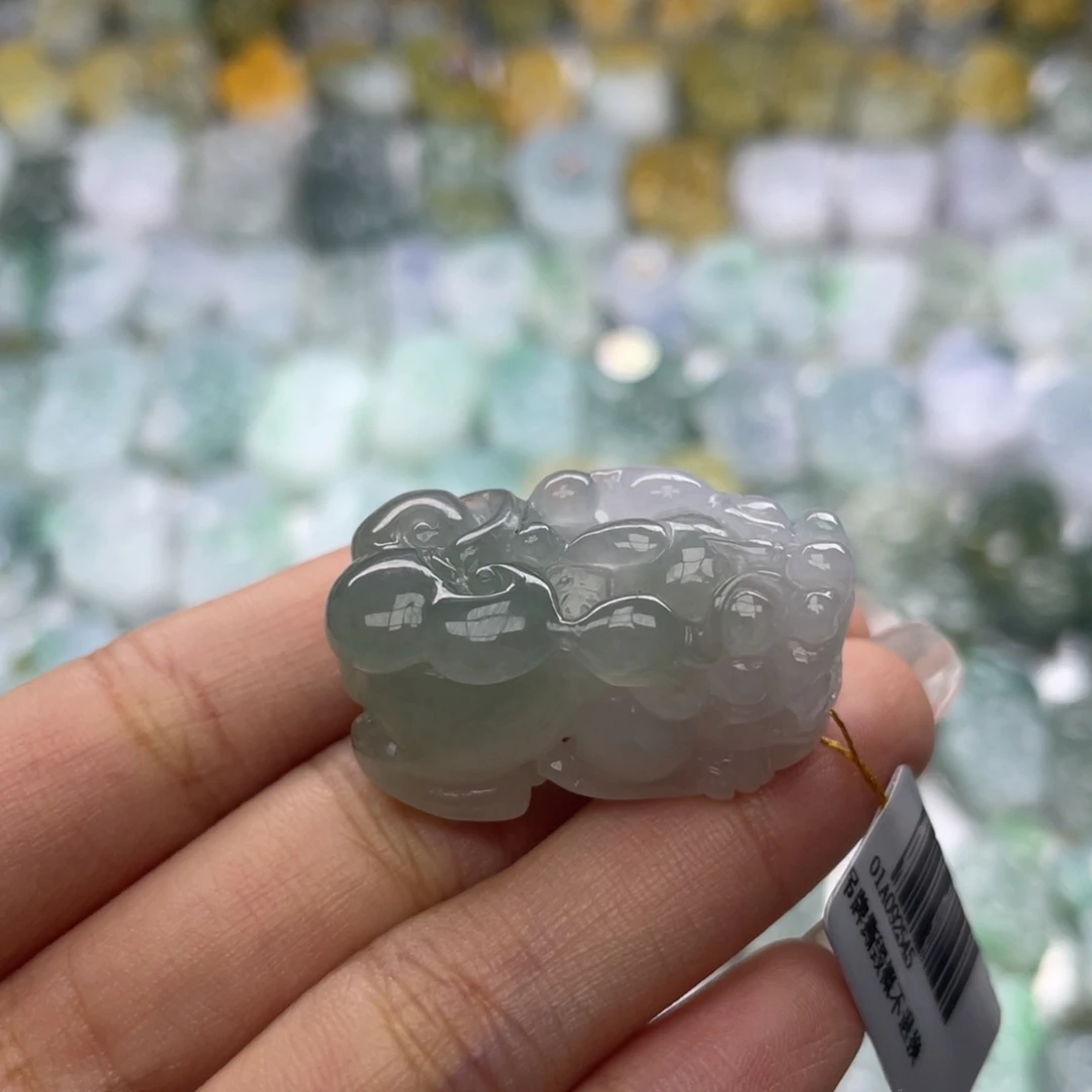 翡翠未镶嵌颈饰貔貅