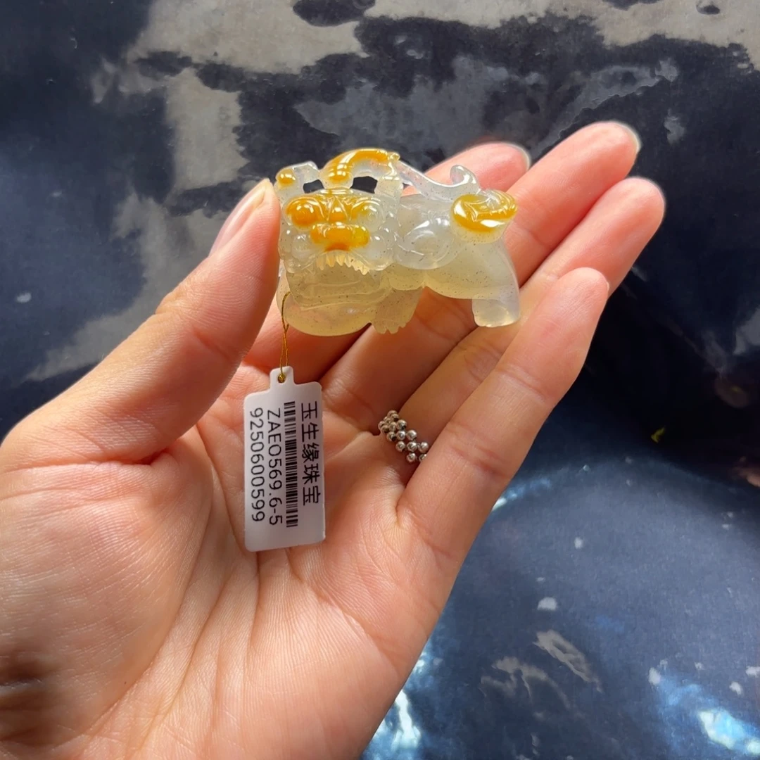 石英质玉（黄龙玉）未镶嵌颈饰