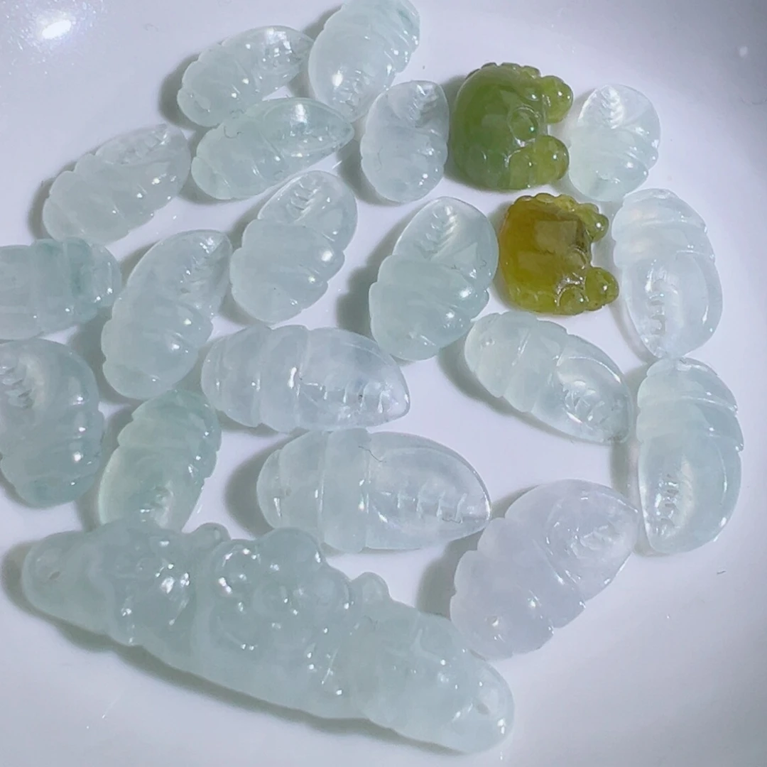 翡翠散珠白冰蟹钳一只