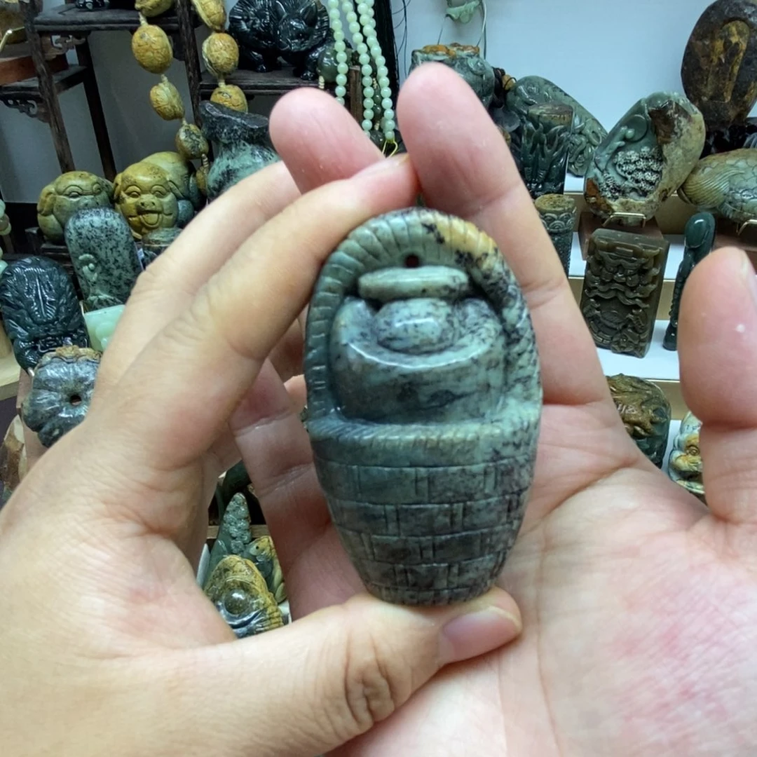 未镶嵌岫岩河磨玉（透闪石质玉）把件