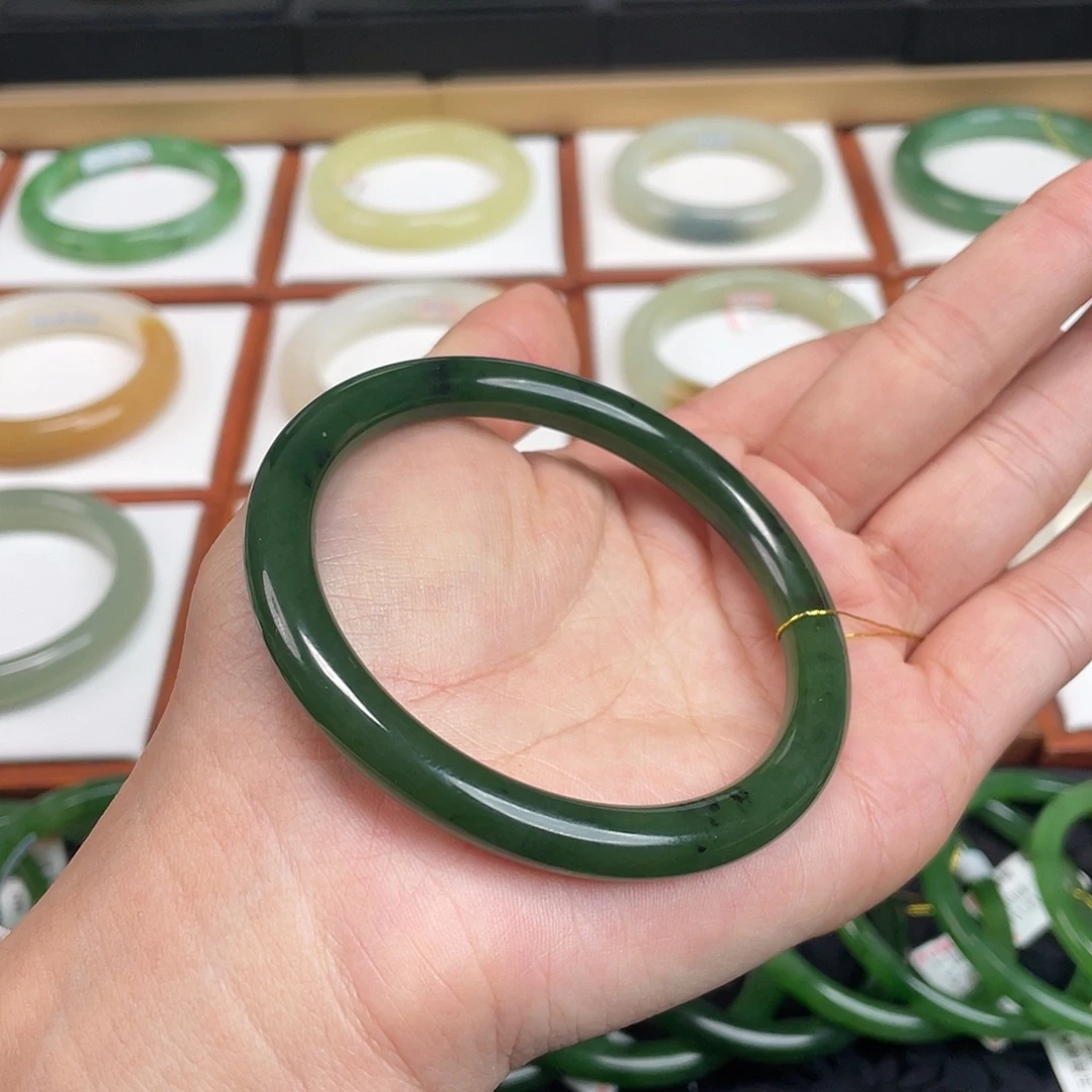 和田玉未镶嵌手镯-菠菜绿