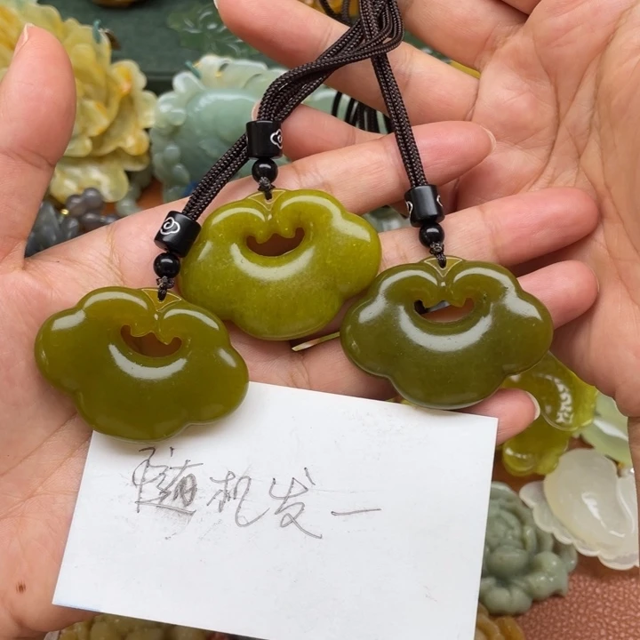 蛇纹石玉未镶嵌吊坠