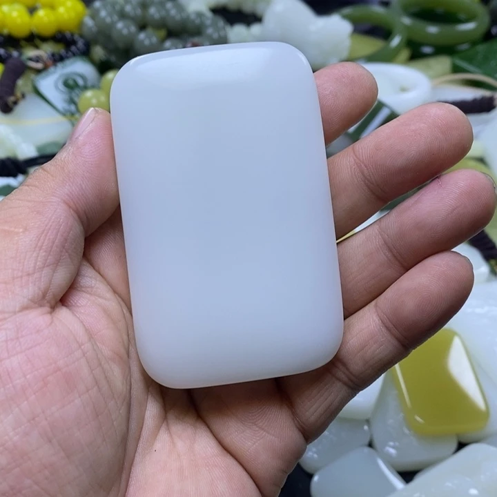 汤***森和田玉未镶嵌颈饰