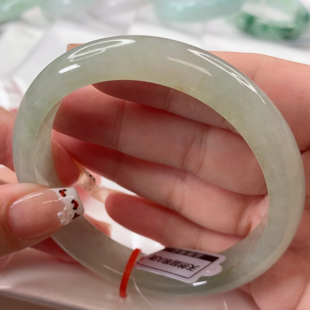 翡翠手镯未镶嵌60.2圈口冰糖雪梨