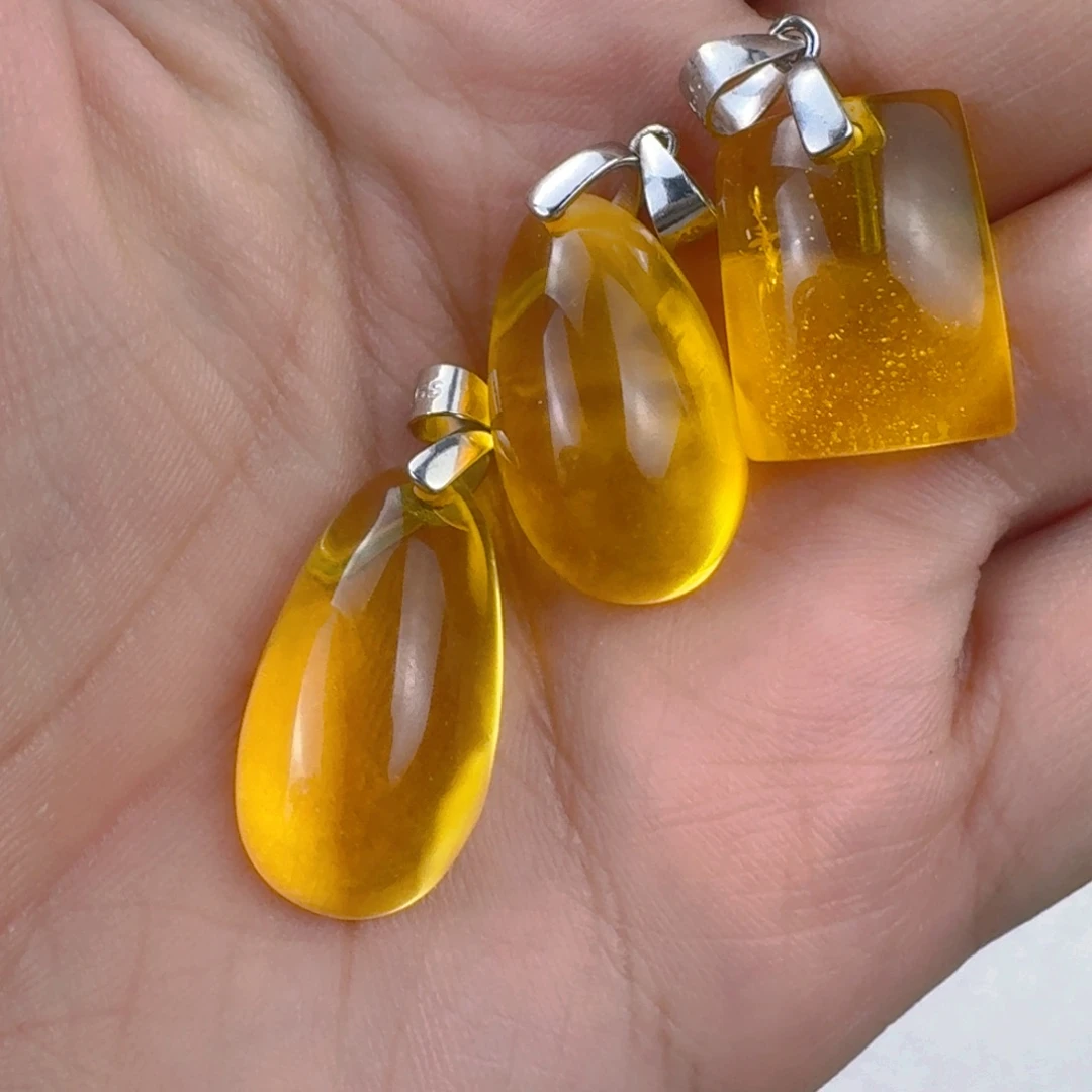 蜜蜡未镶嵌裸石全品 3 个 5g