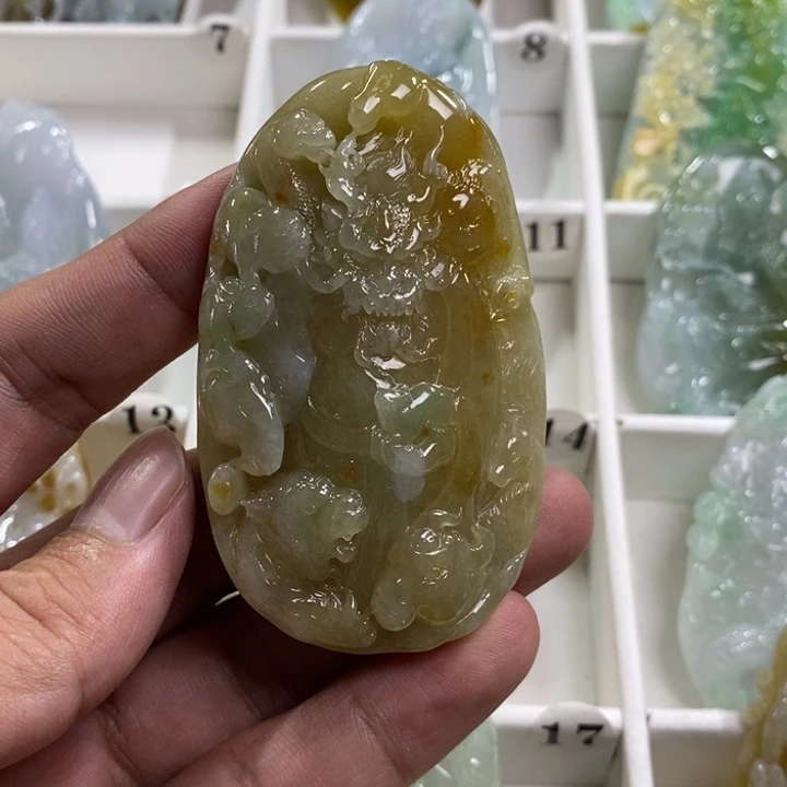 颈饰未镶嵌翡翠三*12生肖