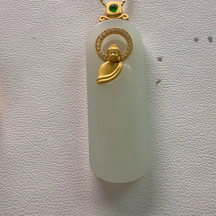 颈饰18K金镶嵌和田玉